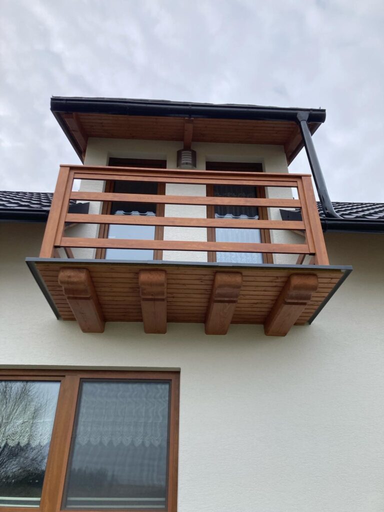 hlinikove balkonove zabradlie v imitacii dreva